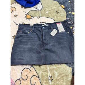 Levi's Icon Denim Mini Skirt Black Wash Size 33 Raw Hem Casual Womenswear